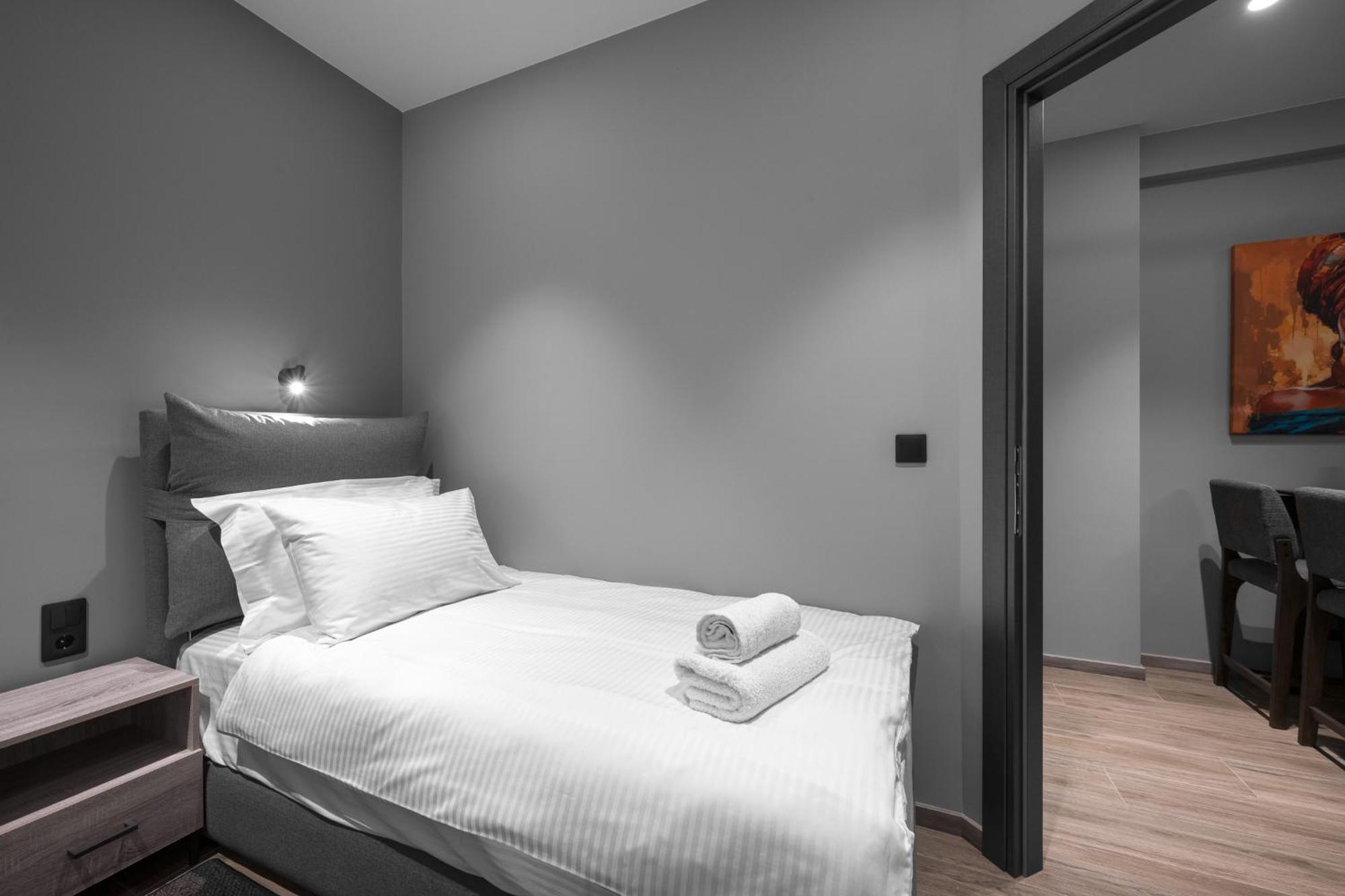 No9, Chic & Modern 2Bdr Apartment In The Centre Of Tesalonika Bagian luar foto