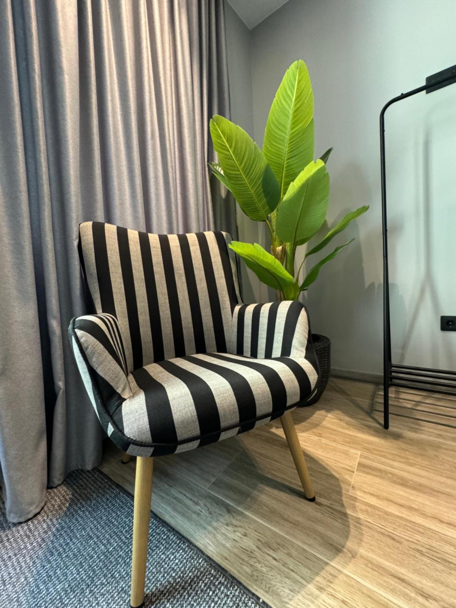 No9, Chic & Modern 2Bdr Apartment In The Centre Of Tesalonika Bagian luar foto